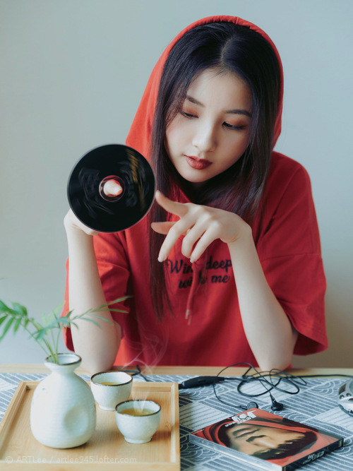 西甲激战，比分2-0，双核球员贡献大，比赛亮点：传球成功率高达90%